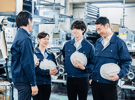 楽しく話す作業員の方々