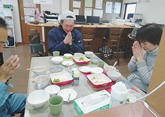 食事中の様子